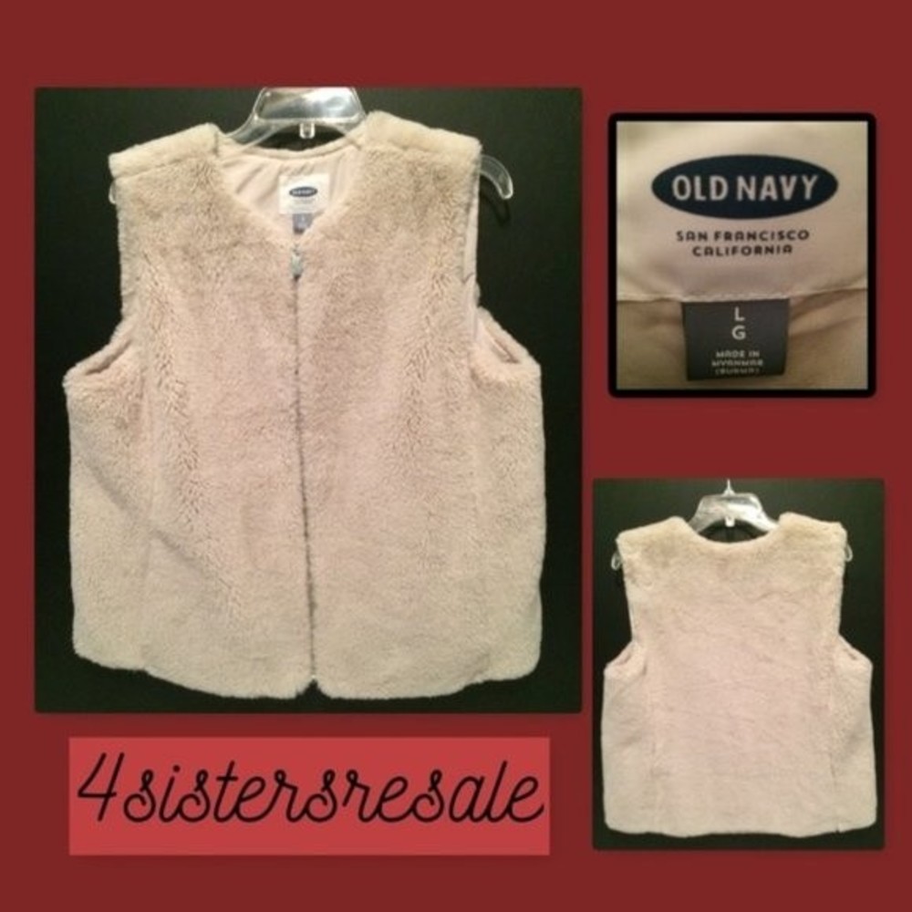Old Navy cream sherpa vest by Old Navy size Large